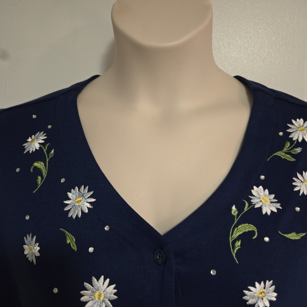 Quacker Factory Size XL Navy Field of Daisies Button-up Short Sleeve Knit Top - Picture 2 of 6